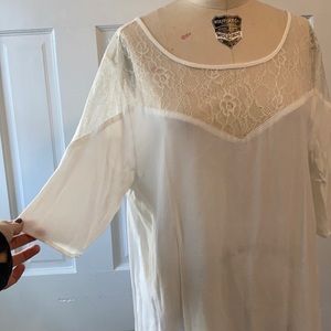 Staring at stars white lace sz L Tunic